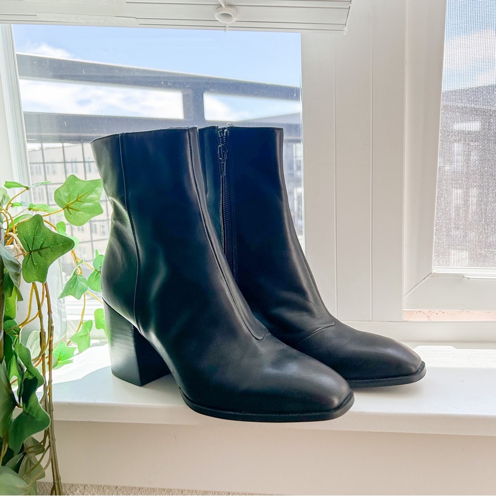 Vionic Black Vienna Harper Zipper Ankle Boot Water Resistant Women's Size 7
